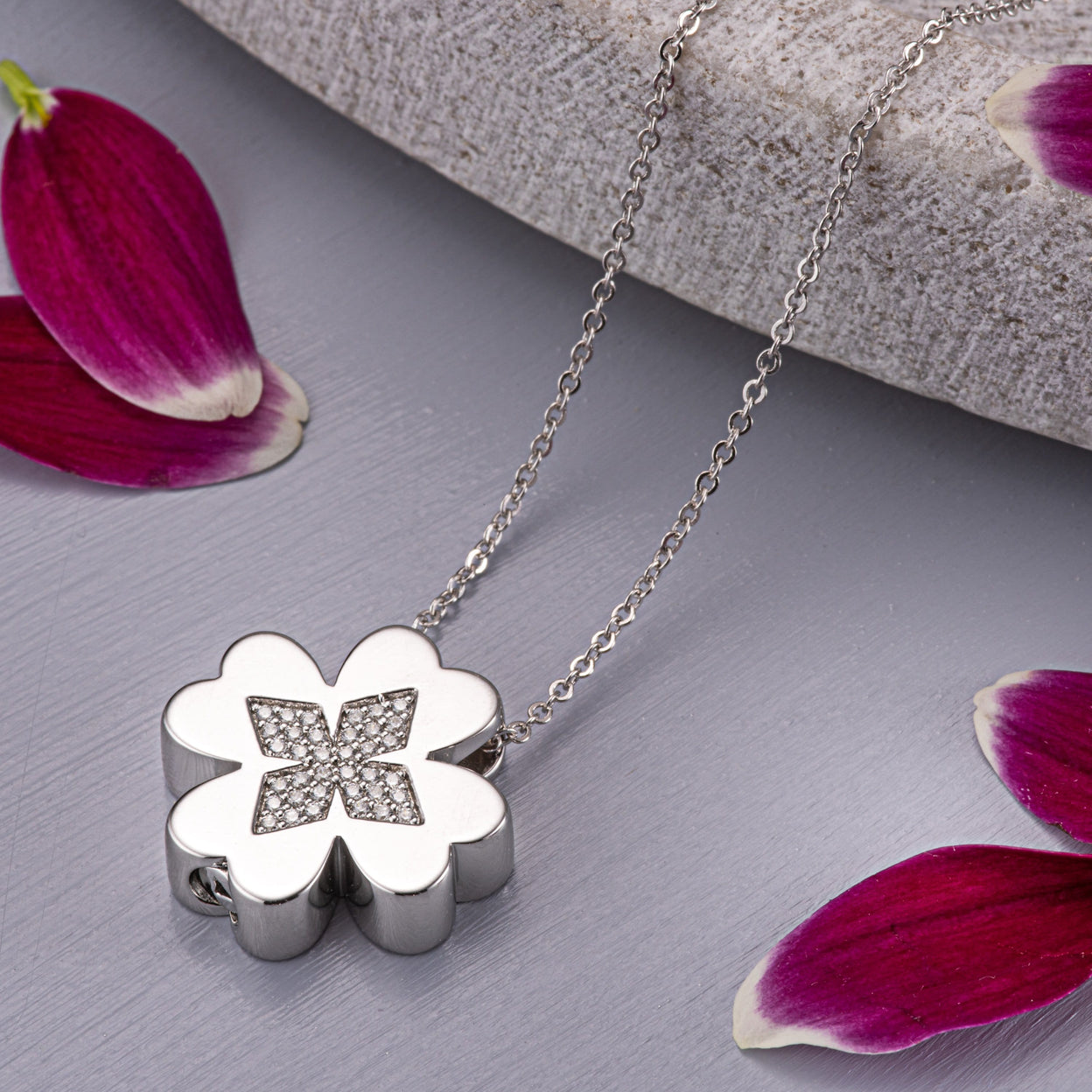 Load image into Gallery viewer, EverWith Self-fill Clover Memorial Ashes Pendant with Crystals