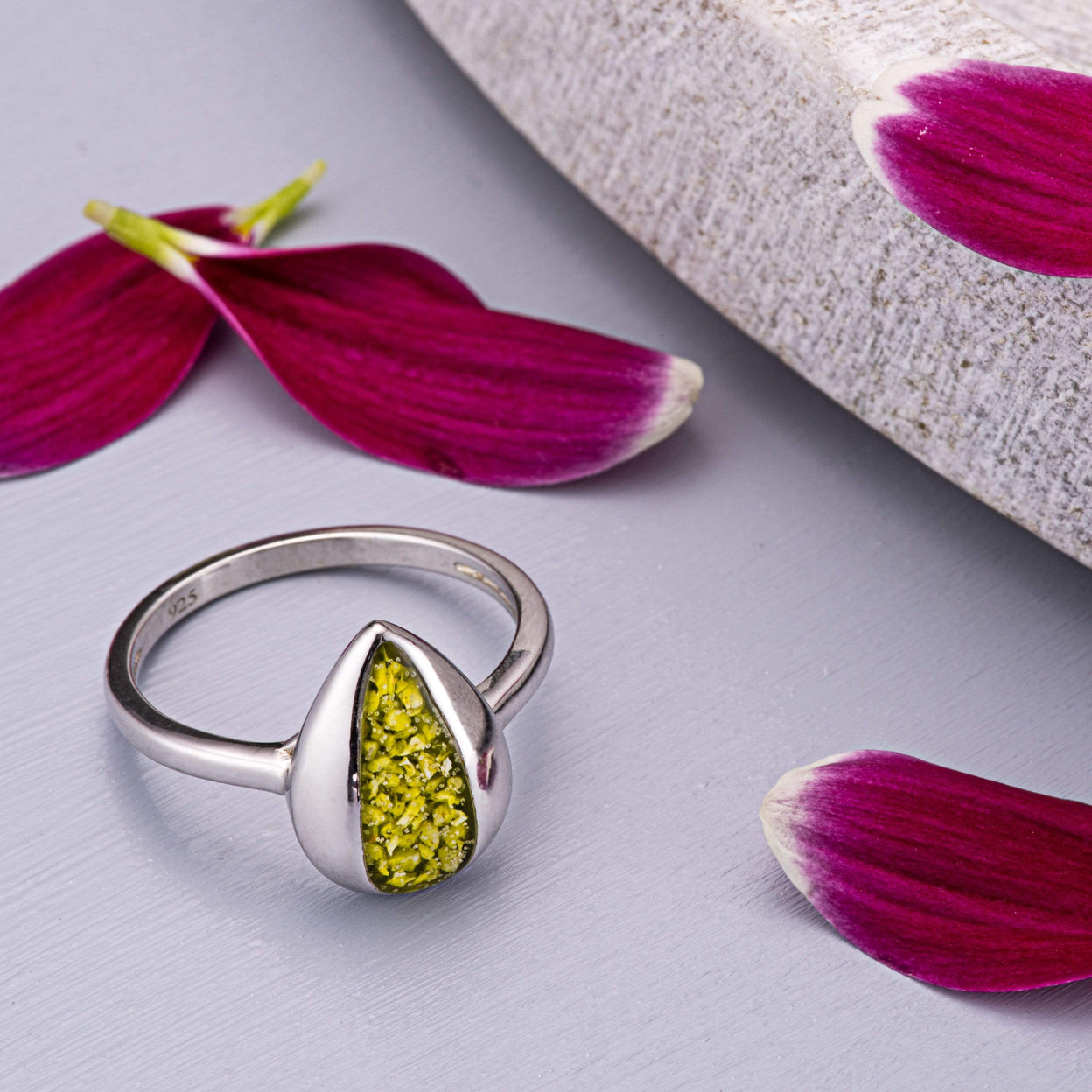 Load image into Gallery viewer, EverWith Ladies Rondure Teardrop Memorial Ashes Ring